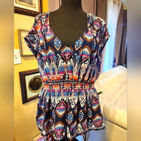 Old Navy Top Women's Sz L Blue White Blouse Ikat Aztec Lightweight Short Sleeve - Picture 2 of 9